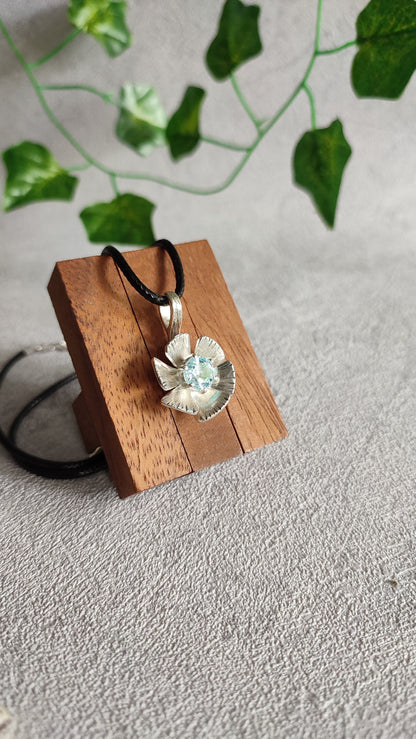 Spinning flower pendant with topaz