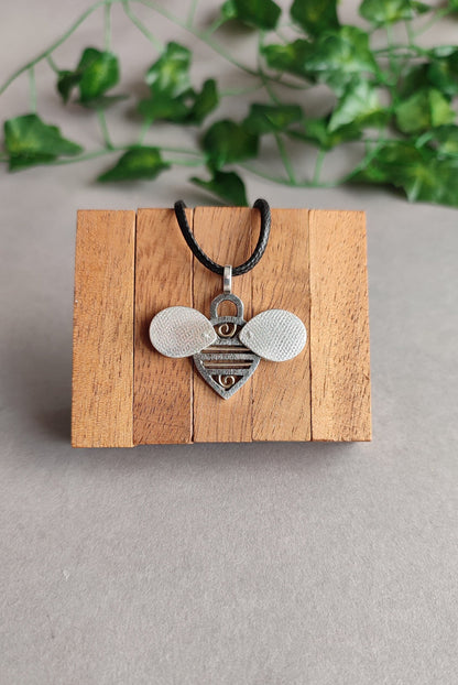 Bee Pendant with movable wings