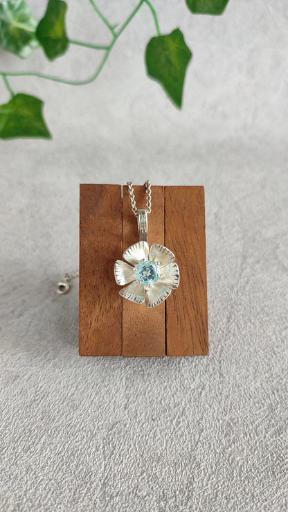 Spinning flower pendant with topaz
